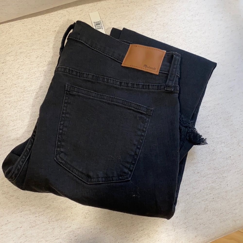 Madwell 29” high-rise skinny black jeans.